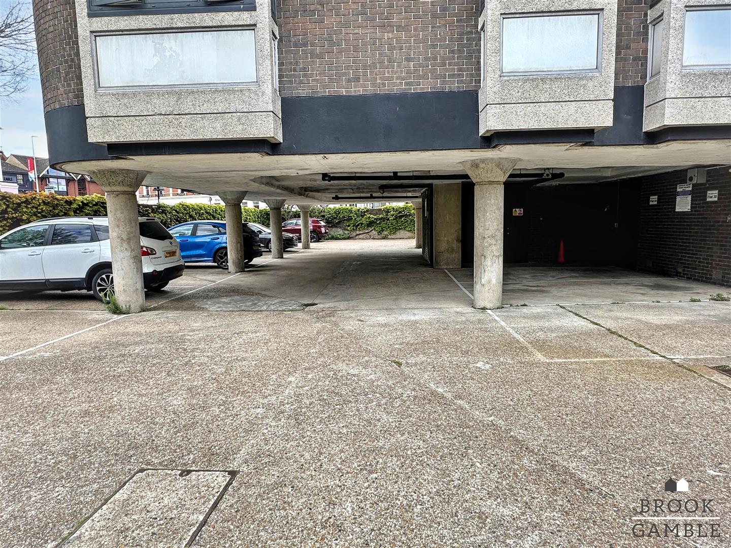 1 Bedroom Apartment - Conversion. Gildredge Road in Eastbourne,  24